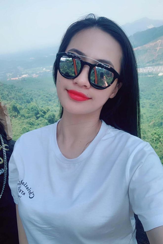 Bạn gái tin đồn của Quang Hải có style gợi cảm, hay dùng hàng hiệu-2