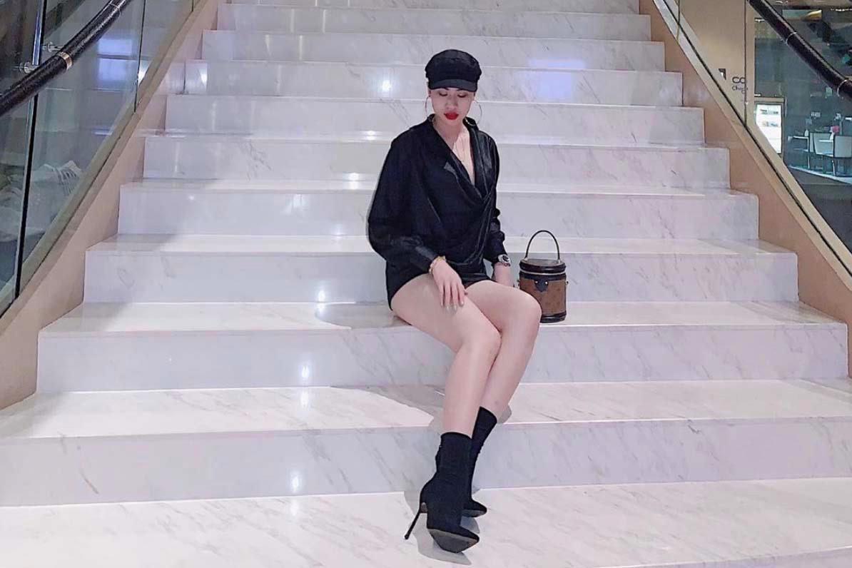 Bạn gái tin đồn của Quang Hải có style gợi cảm, hay dùng hàng hiệu-4