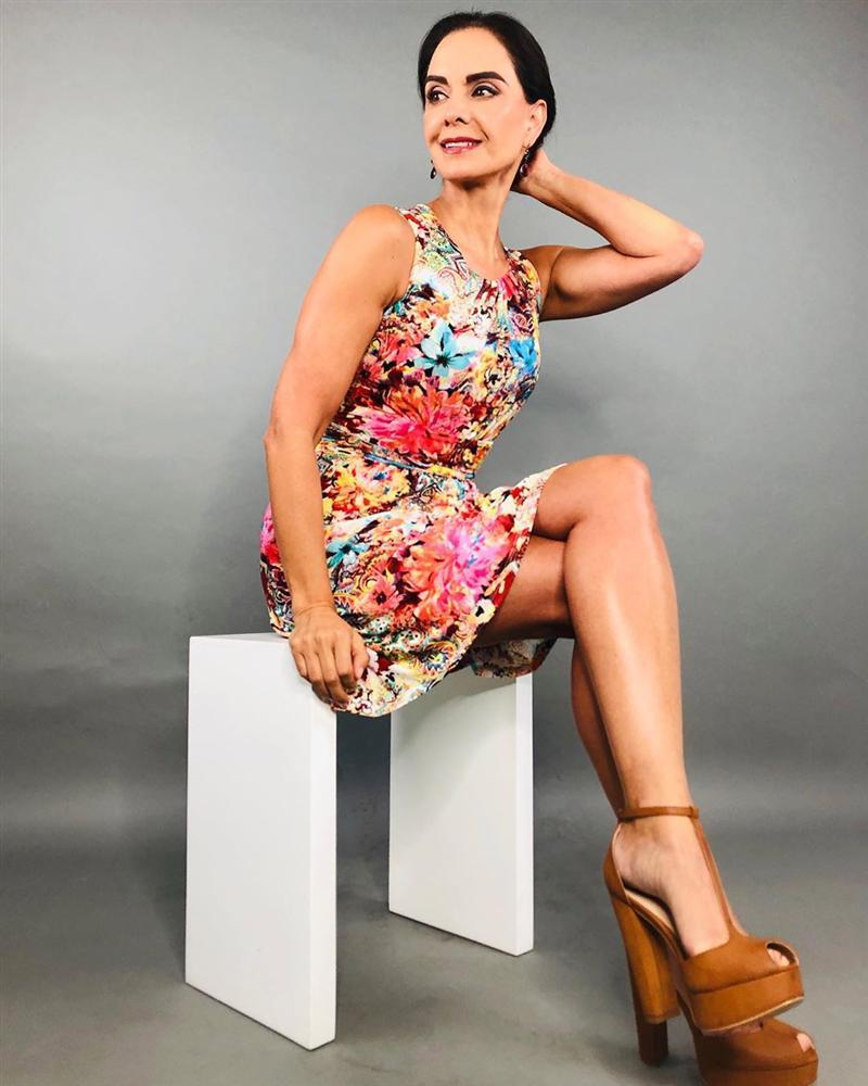 Bản tin Hoa hậu Hoàn vũ 17/8: Tóc đẹp váy cũng đẹp, HHen Niê bất ngờ giật spotlight của Phạm Hương-4