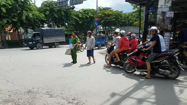 2 tài xế đuổi chém nhau kinh hoàng vì tranh giành khách ở Sài Gòn-2