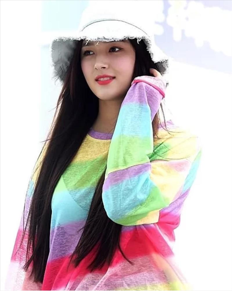 Nancy bị chê kém duyên vì diện áo mỏng tang lộ nội y-2