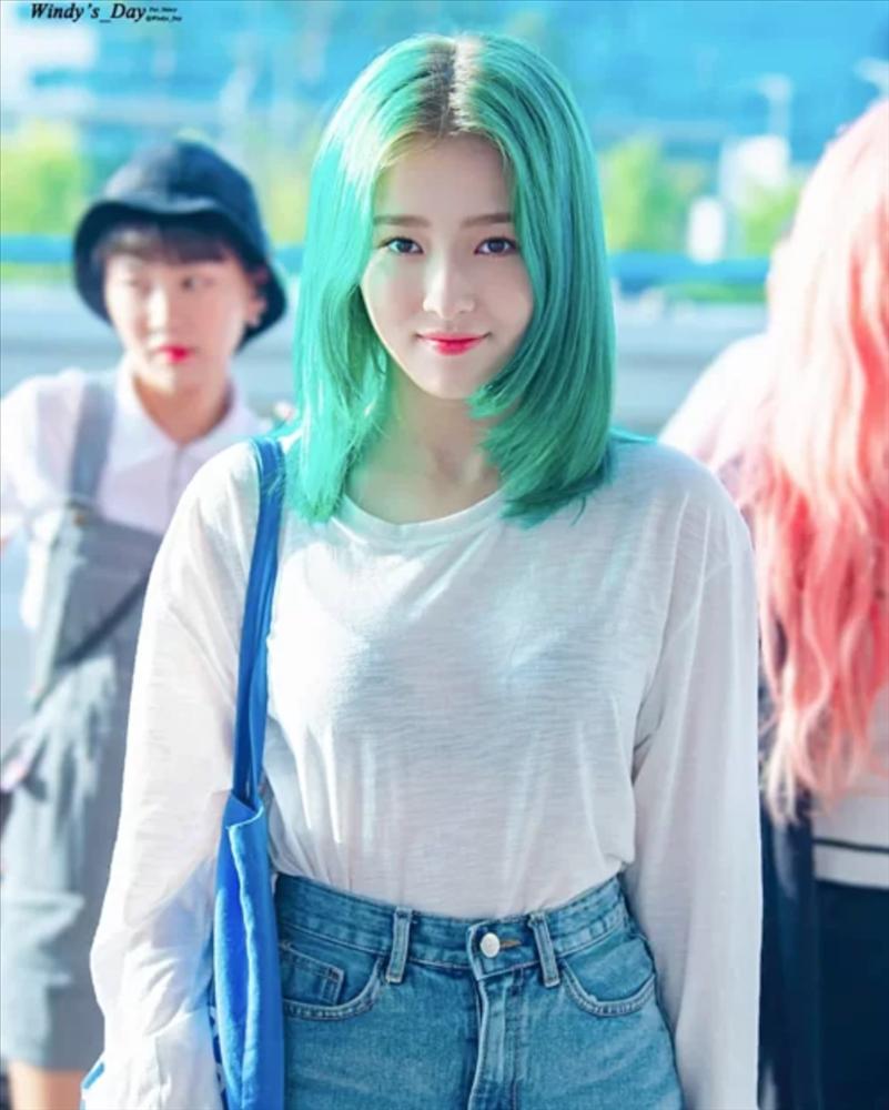 Nancy bị chê kém duyên vì diện áo mỏng tang lộ nội y-5