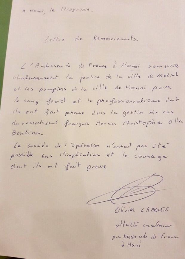Giải cứu du khách người Pháp định nhảy lầu khách sạn tự tử-6