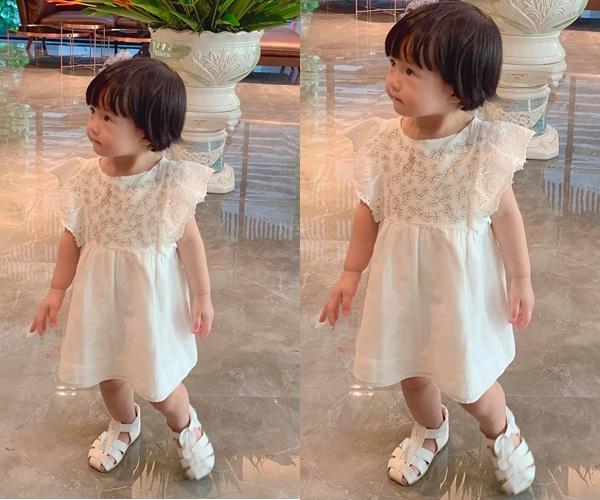 Ái nữ nhà Đặng Thu Thảo ngày càng xinh xắn, được gọi là cô gái vàng trong làng nhà đất tương lai-4