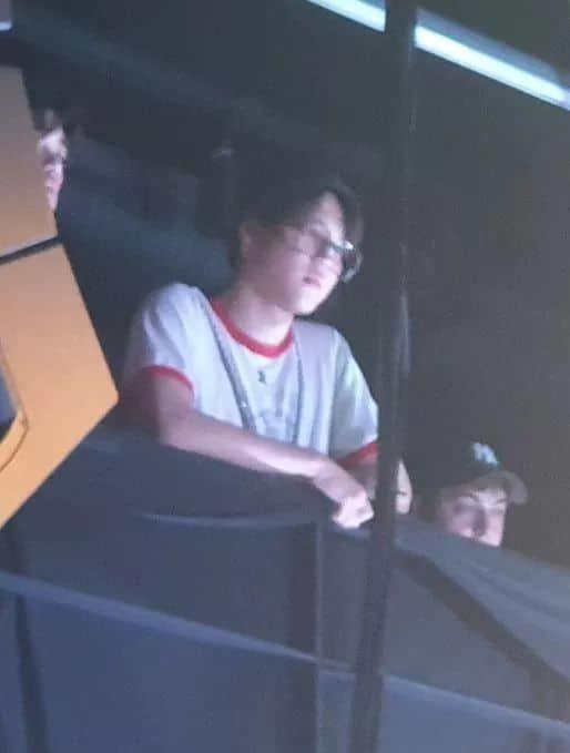 Jimin âm thầm đánh lẻ, trốn BTS đi xem concert của Alec Benjamin để đáp lại lời mời ngọt ngào trước đó-1