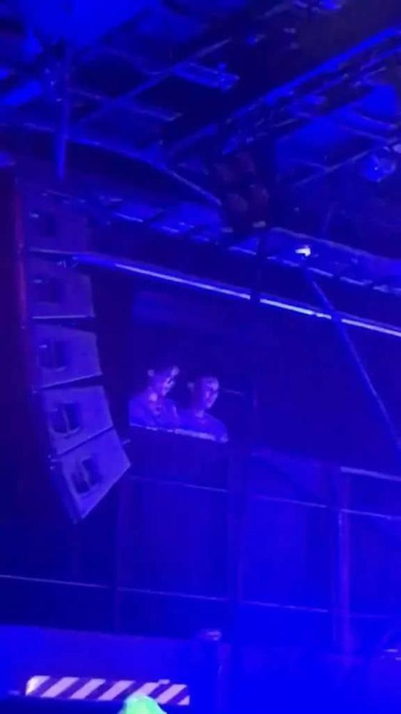 Jimin âm thầm đánh lẻ, trốn BTS đi xem concert của Alec Benjamin để đáp lại lời mời ngọt ngào trước đó-2