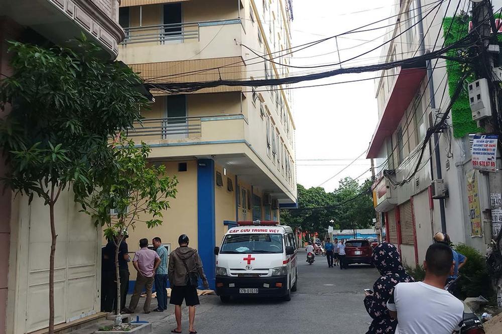 Thầy giáo người Mỹ rơi từ tầng 4 xuống đất ở Nghệ An-1