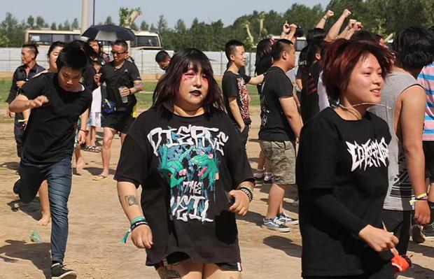 Tưởng vớ được hotgirl khi hẹn hò qua mạng, chàng trai bật khóc khi diện kiến nữ thần của mình ở ngoài đời-2