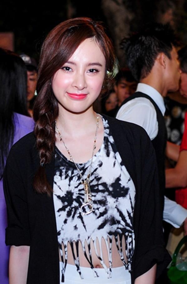 Mai Phương Thúy và sao Việt bị chê mặc phản cảm khi cúng Tổ nghề-8