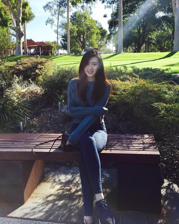 Đã lùng ra danh tính nữ y tá sở hữu ngoại hình cực phẩm, nhìn ảnh đời thường còn lịm tim hơn nhiều-4