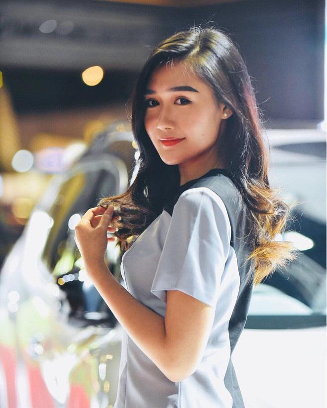 Đã lùng ra danh tính nữ y tá sở hữu ngoại hình cực phẩm, nhìn ảnh đời thường còn lịm tim hơn nhiều-3