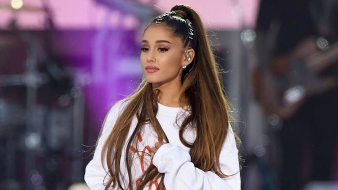 Ariana Grande khiến fan bất ngờ khi lộ ảnh tóc thật của mình-3