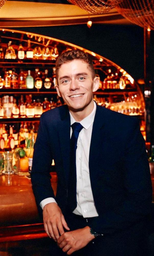 Thầy giáo soái Tây được hội chị em tìm kiếm sau ảnh chụp lén-3