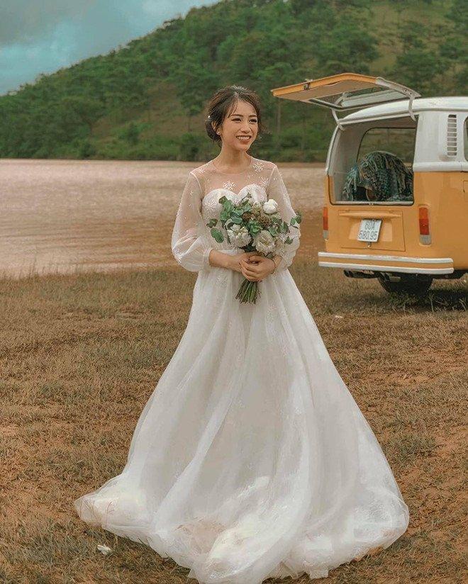 Vận chuyển cả siêu xe lên Đà Lạt phục vụ con gái chụp ảnh cưới nhưng caption mặn hơn muối của Minh Nhựa mới gây cười-1