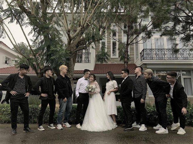 Vận chuyển cả siêu xe lên Đà Lạt phục vụ con gái chụp ảnh cưới nhưng caption mặn hơn muối của Minh Nhựa mới gây cười-2