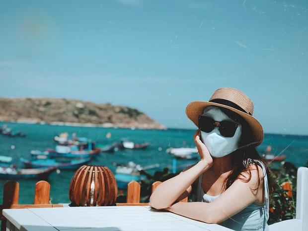 Bí kíp du lịch hè mà sợ cháy nắng: Cứ tự tin bịt khẩu trang kín mít như ninja mà check-in không trượt ảnh nào!-11