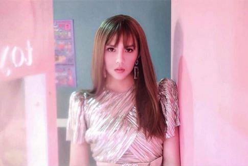 Giả gái đỉnh cao như Duy Khánh: Kết nạp hết Hương Giang, Minh Hằng giờ lại đến mỹ nhân Thái Baifern vào hội chị em song sinh-8