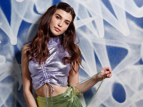 Nàng mẫu lai Italy - Nga được ví như 'Cinderella mạng xã hội'