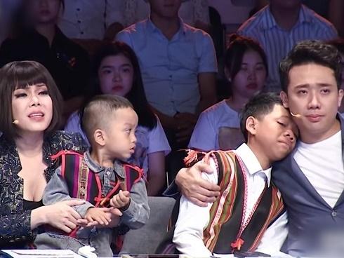 Việt Hương chết lặng trước người đàn ông thu nhận hơn 20.000 xác thai nhi bị bỏ rơi-4