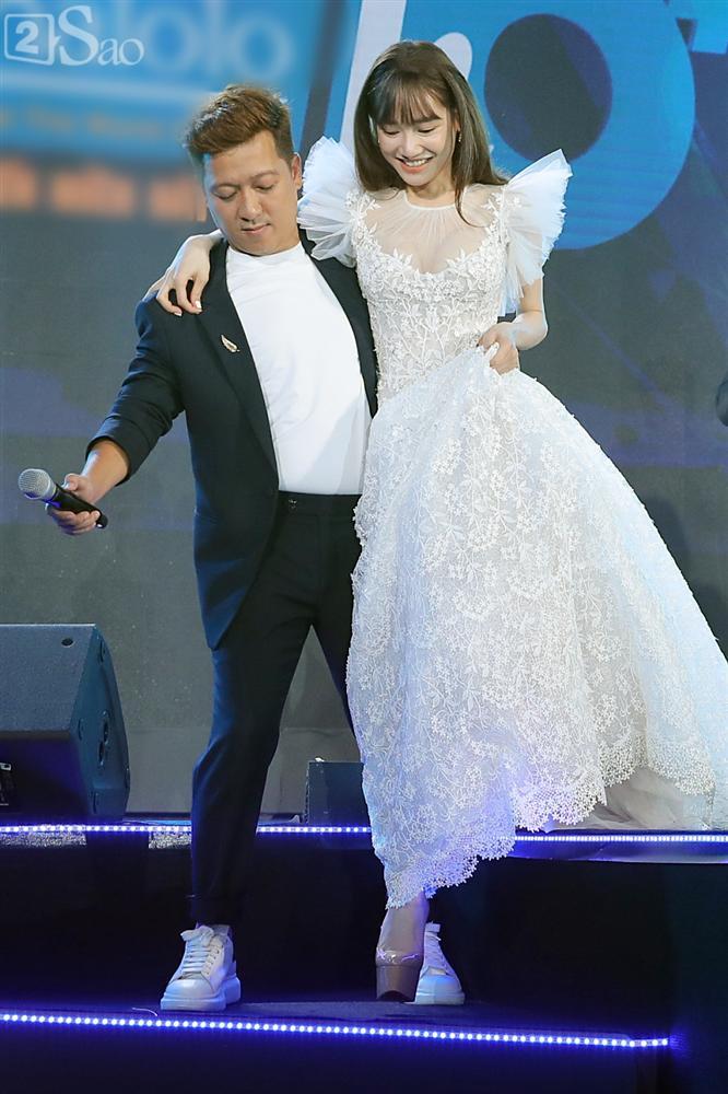 Lâu lâu mới xuất hiện cùng nhau, Trường Giang bồng bế Nhã Phương khiến fans hò reo không ngớt-7