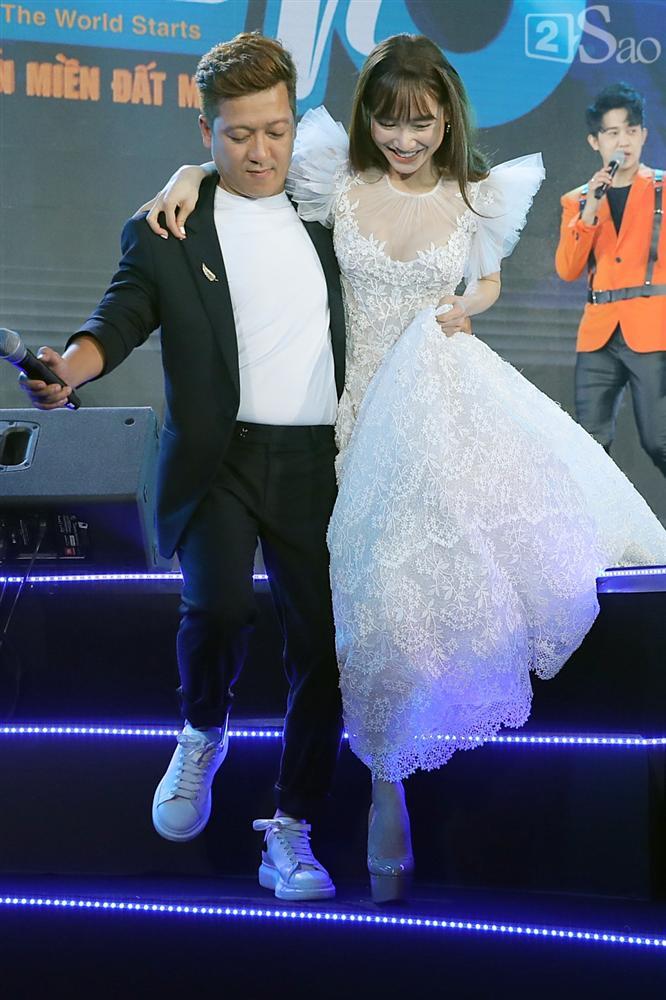 Lâu lâu mới xuất hiện cùng nhau, Trường Giang bồng bế Nhã Phương khiến fans hò reo không ngớt-8