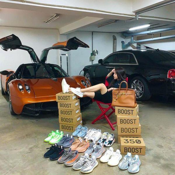 Con gái Minh Nhựa mặc váy cưới đuôi cá gợi cảm với sneaker, khoe hình xăm cực kỳ cá tính-1