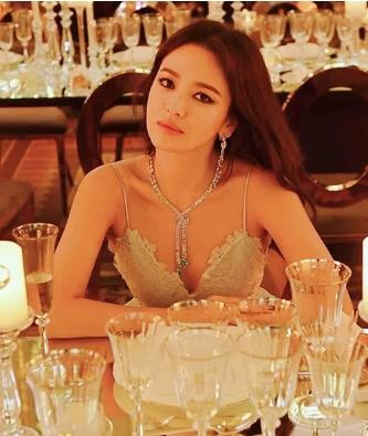 Song Hye Kyo bị chê biểu cảm vô hồn như tượng sáp-6