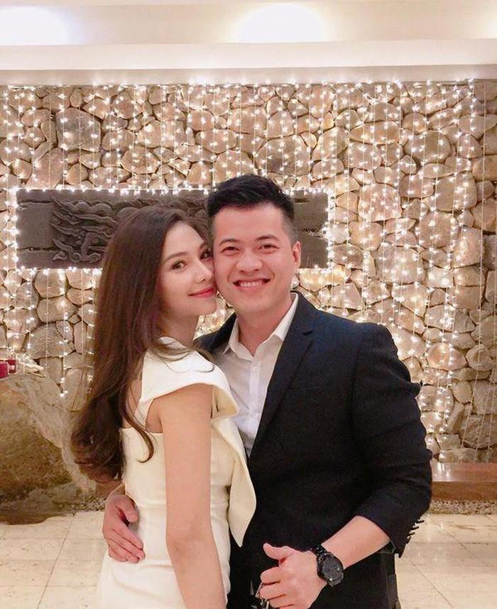 Lưu Đê Ly bất ngờ xóa hết ảnh tình cảm với chồng, Facebook còn để tình trạng là Độc thân?-1