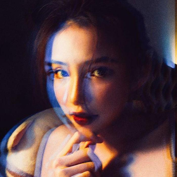 Lưu Đê Ly bất ngờ xóa hết ảnh tình cảm với chồng, Facebook còn để tình trạng là Độc thân?-9