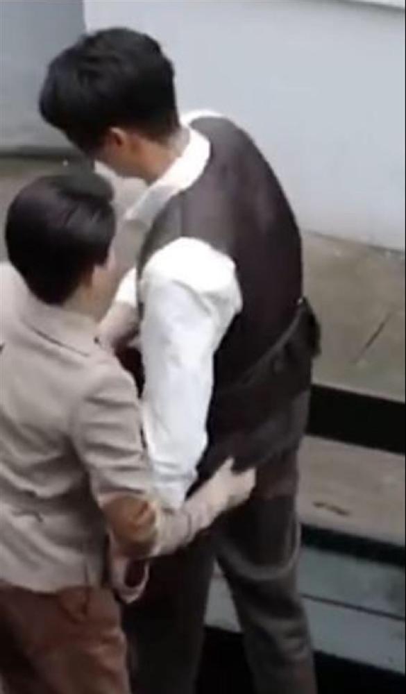 Mỹ nam Diên Hi Công Lược bị bạn gái tin đồn bóp mông trên phim trường-3