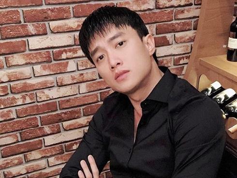 Quốc Trường liên tục đăng ảnh 'thả thính', fan nghi đã sửa mũi
