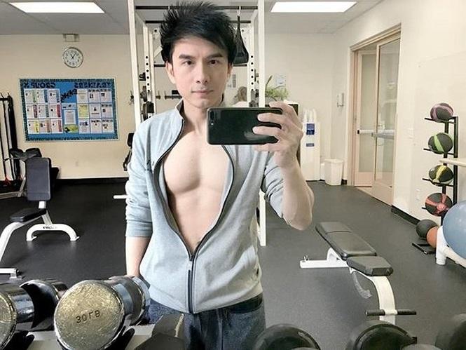 Đan Trường khoe body múi nào ra múi đấy nhưng vẫn gây tranh cãi vì mặc áo lưới xuyên thấu-5