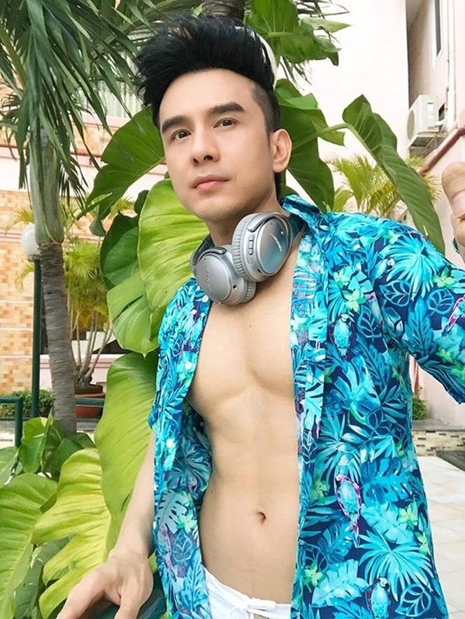 Đan Trường khoe body múi nào ra múi đấy nhưng vẫn gây tranh cãi vì mặc áo lưới xuyên thấu-7