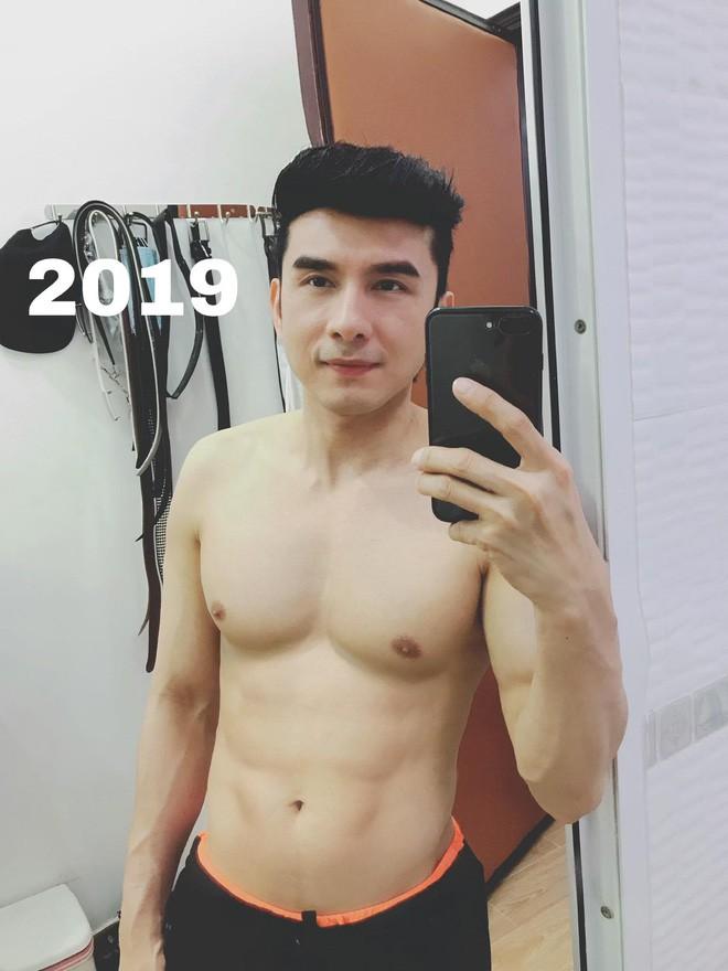 Đan Trường khoe body múi nào ra múi đấy nhưng vẫn gây tranh cãi vì mặc áo lưới xuyên thấu-8