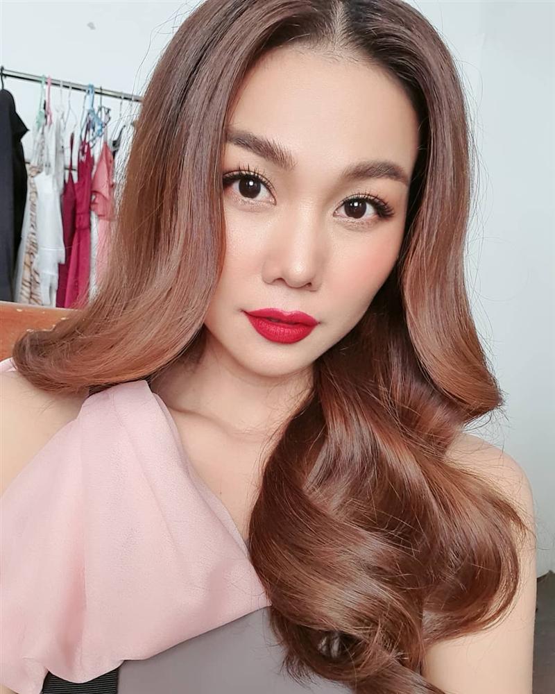 Khó nhận ra ai là Thanh Hằng ai là Hồ Ngọc Hà khi nhìn bức ảnh chụp chung hiện rõ tướng phu thê-1