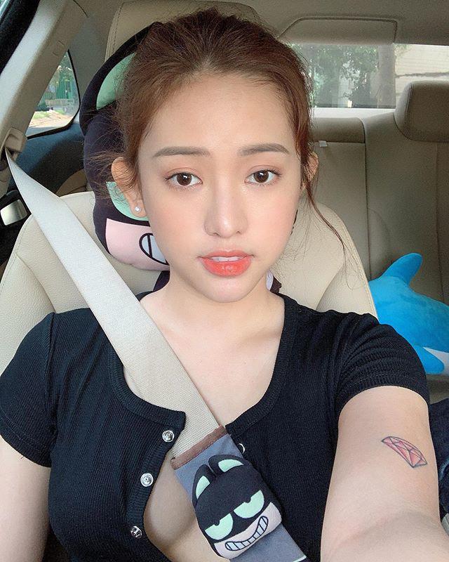 Trang điểm bự phấn đã thế còn khoe ngực tràn bờ đê, Thúy Vi vẫn tự hào khẳng định mặt mộc-4