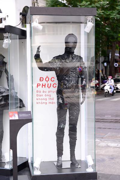 ‘Độc phục’ - thời trang từ bụi hút du khách trên phố đi bộ-3