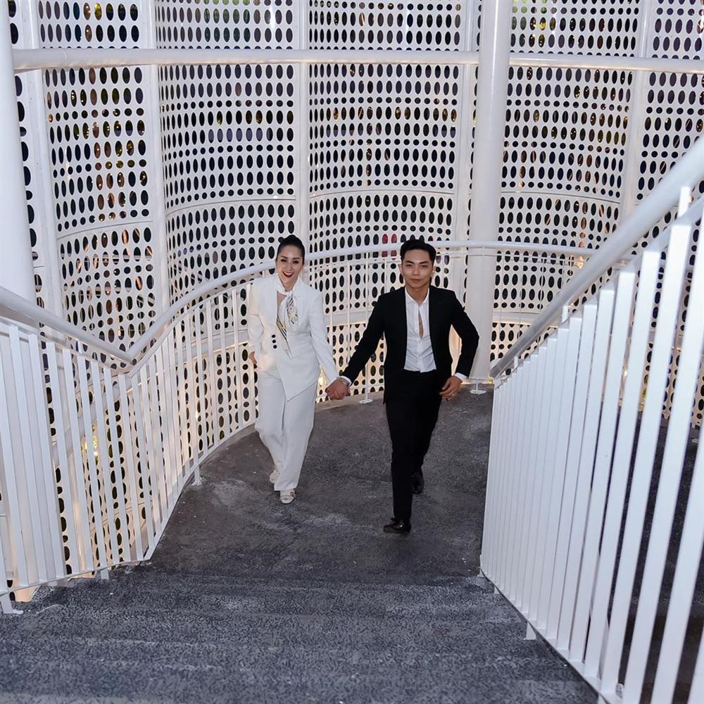 Vợ chồng Thu Minh như thoát nạn sau khi đưa được con trai đến trường-8