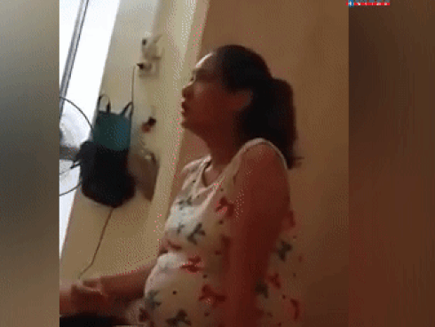 Clip: Cụ bà nằm liệt giường bị người giúp việc bóp mồm đổ sữa, đánh, tát dã man như kẻ thù ở Ninh Bình-4