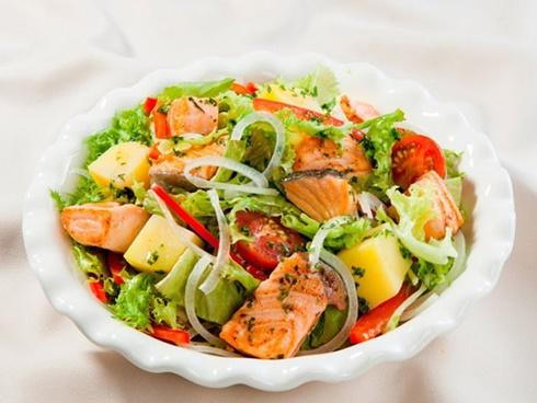 Salad cá hồi 'chuẩn healthy' cho bữa ăn nhanh gọn