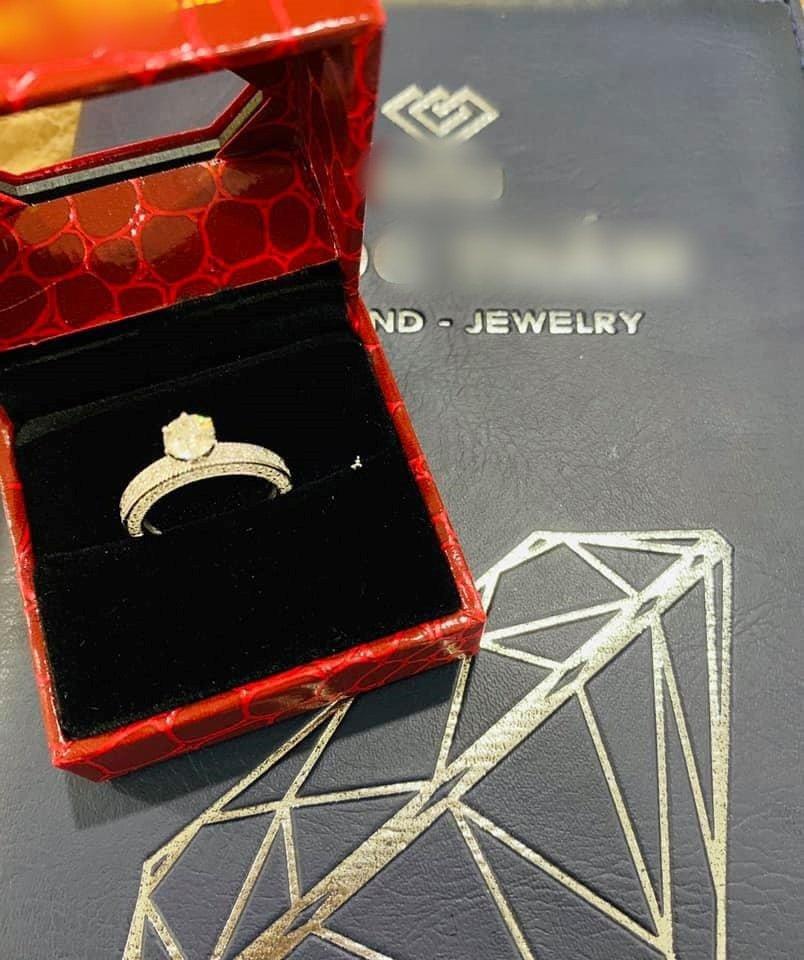 Cho vợ 100 triệu sắm đồ một tháng, chồng Hải Băng vẫn ăn diện giản dị thế này đây!-4