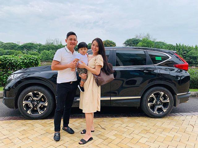 Cho vợ 100 triệu sắm đồ một tháng, chồng Hải Băng vẫn ăn diện giản dị thế này đây!-5