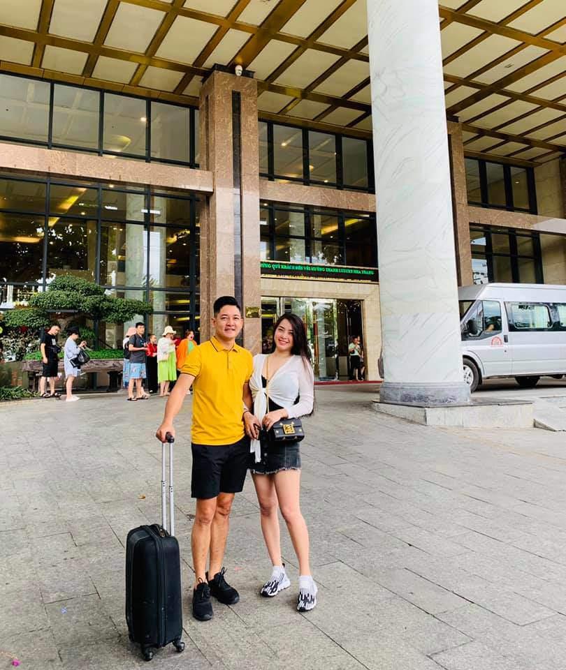 Cho vợ 100 triệu sắm đồ một tháng, chồng Hải Băng vẫn ăn diện giản dị thế này đây!-8