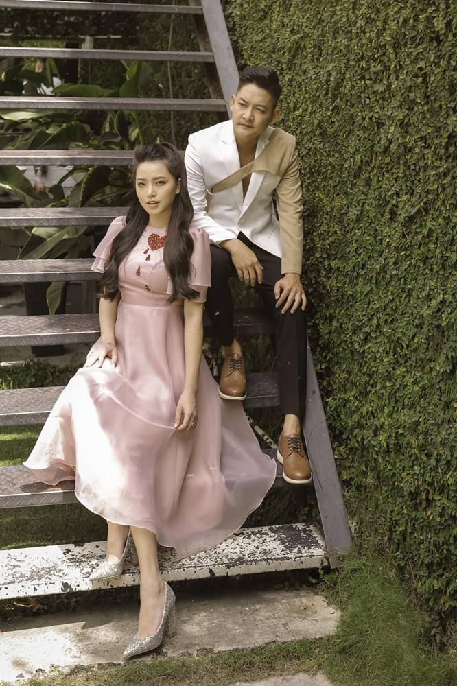 Cho vợ 100 triệu sắm đồ một tháng, chồng Hải Băng vẫn ăn diện giản dị thế này đây!-16