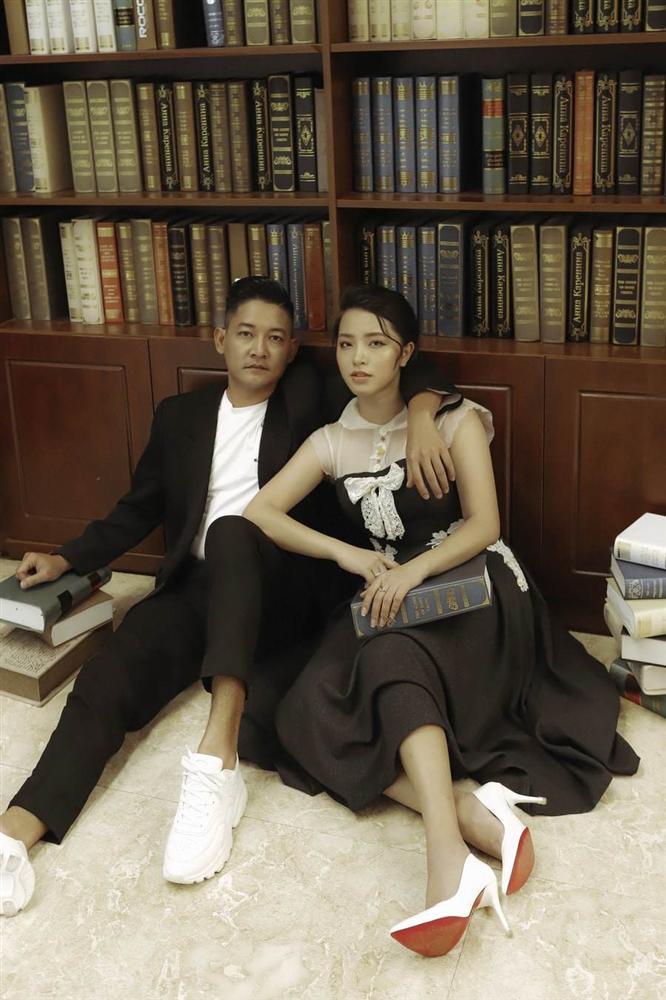 Cho vợ 100 triệu sắm đồ một tháng, chồng Hải Băng vẫn ăn diện giản dị thế này đây!-17