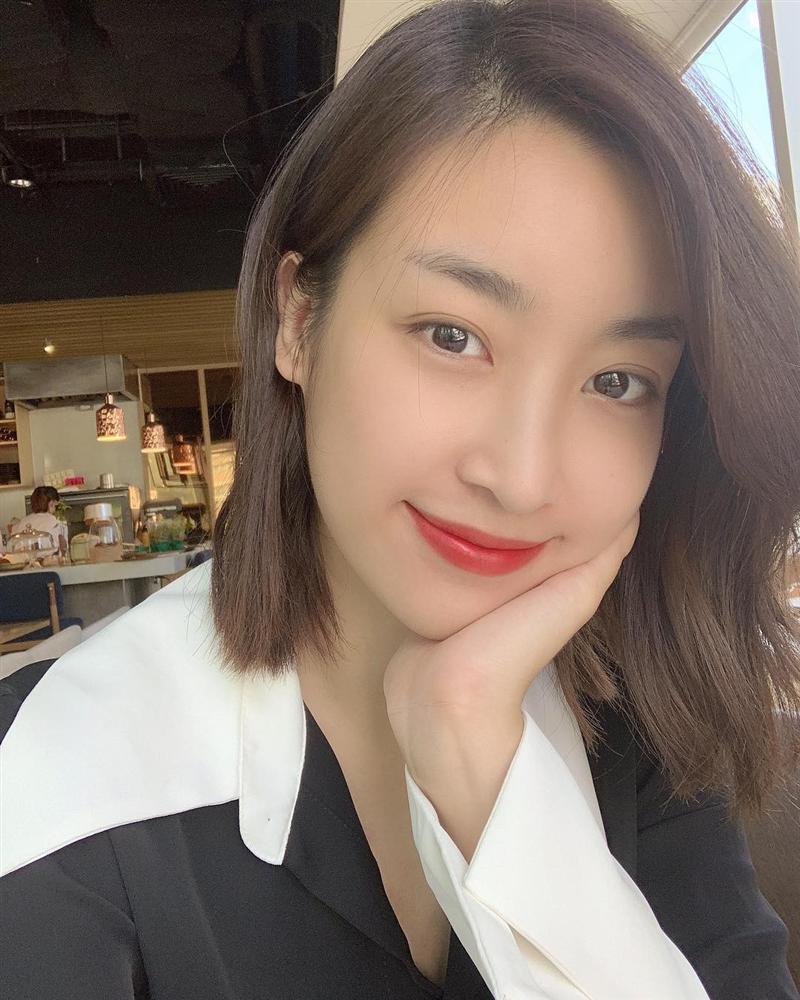 Hoa hậu Đỗ Mỹ Linh đắp mặt nạ giấy mỗi ngày, giúp cấp ẩm tốt hay chỉ khiến da quá tải?-1