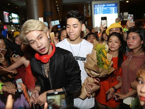 Tung phiên bản Sóng Gió cực độc, Jack được khen hát live đỉnh dù vừa hát vừa say đến nỗi ú ớ quên lời-6