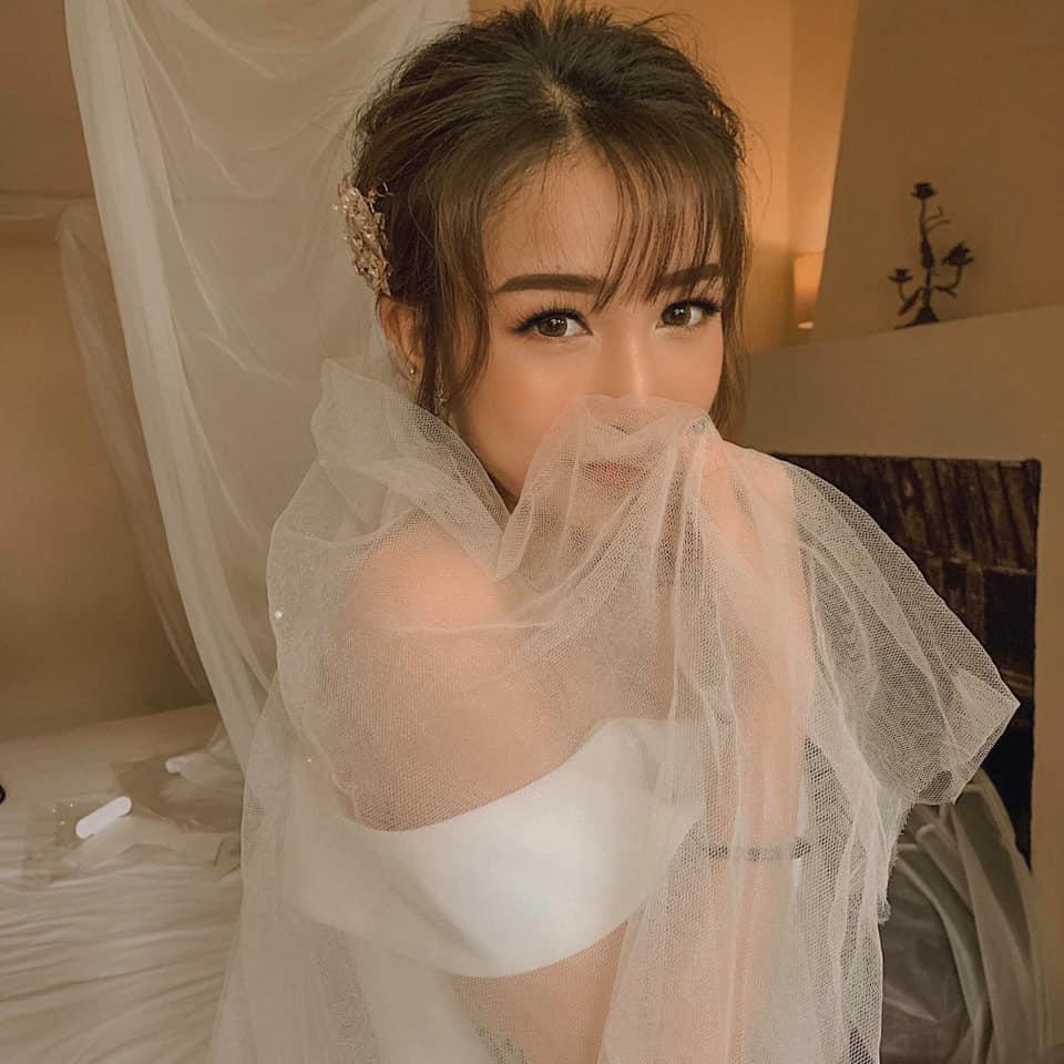 Con gái 20 tuổi của Minh Nhựa khoe ảnh mặc váy cô dâu, ông bố đại gia vào bình luận bất ngờ-3