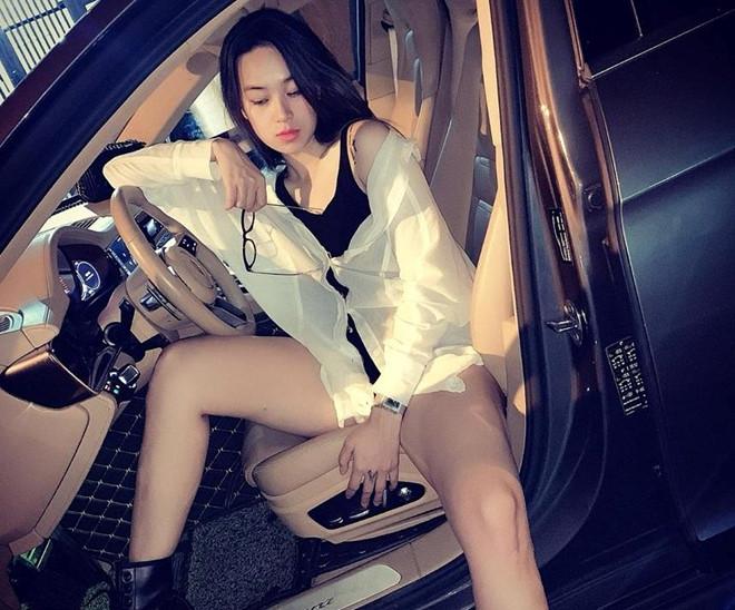 Dàn trai xinh gái đẹp chăm khoe ảnh bên xe sang-8