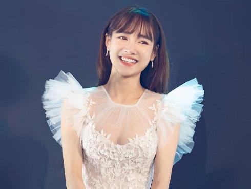 Được khen nhan sắc gái một con trông mòn con mắt, Nhã Phương vẫn bị soi vòng 1 nay xẹp mai phồng-10